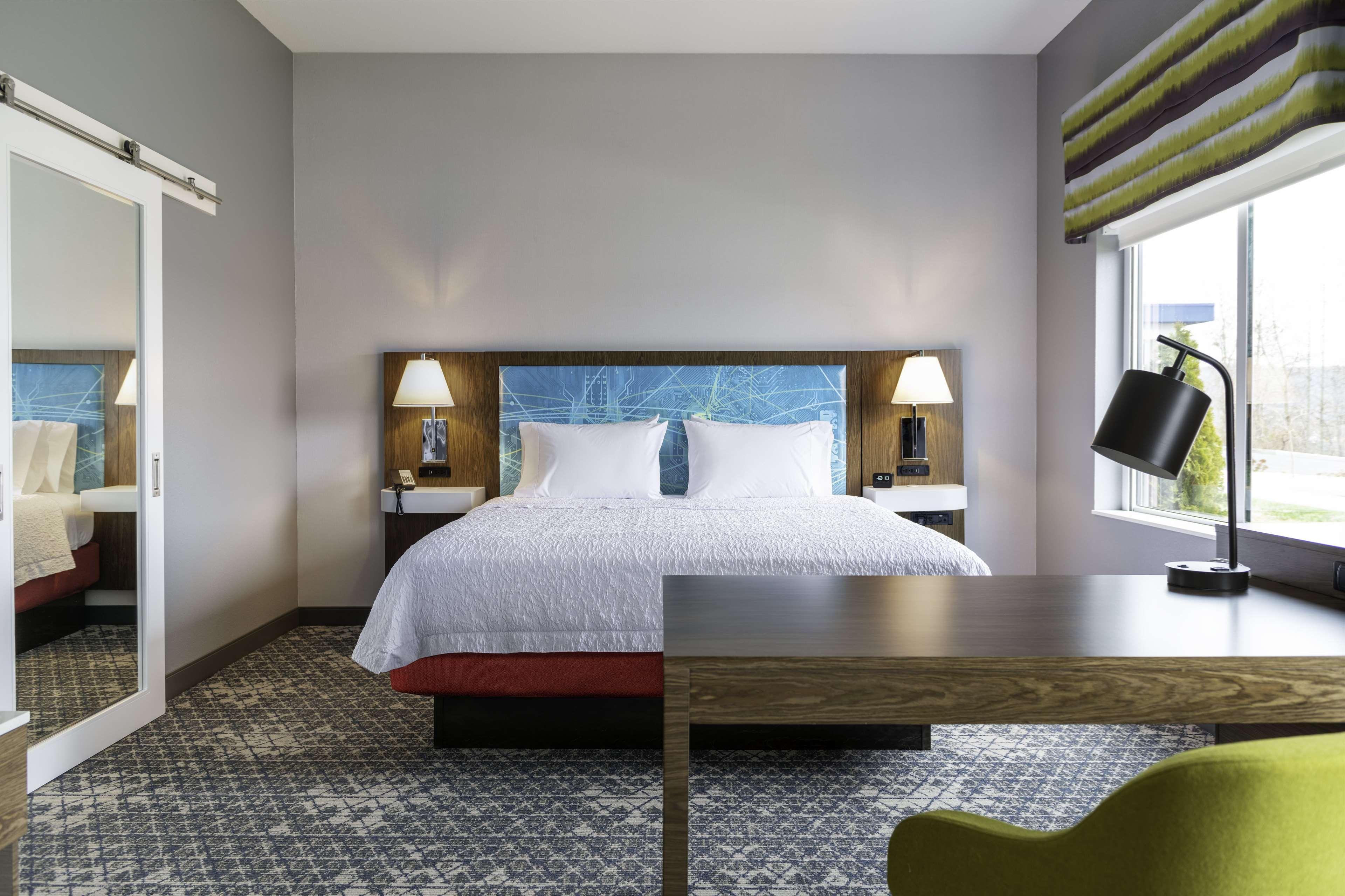 Hampton Inn & Suites Pittsburgh New Stanton Pa Экстерьер фото
