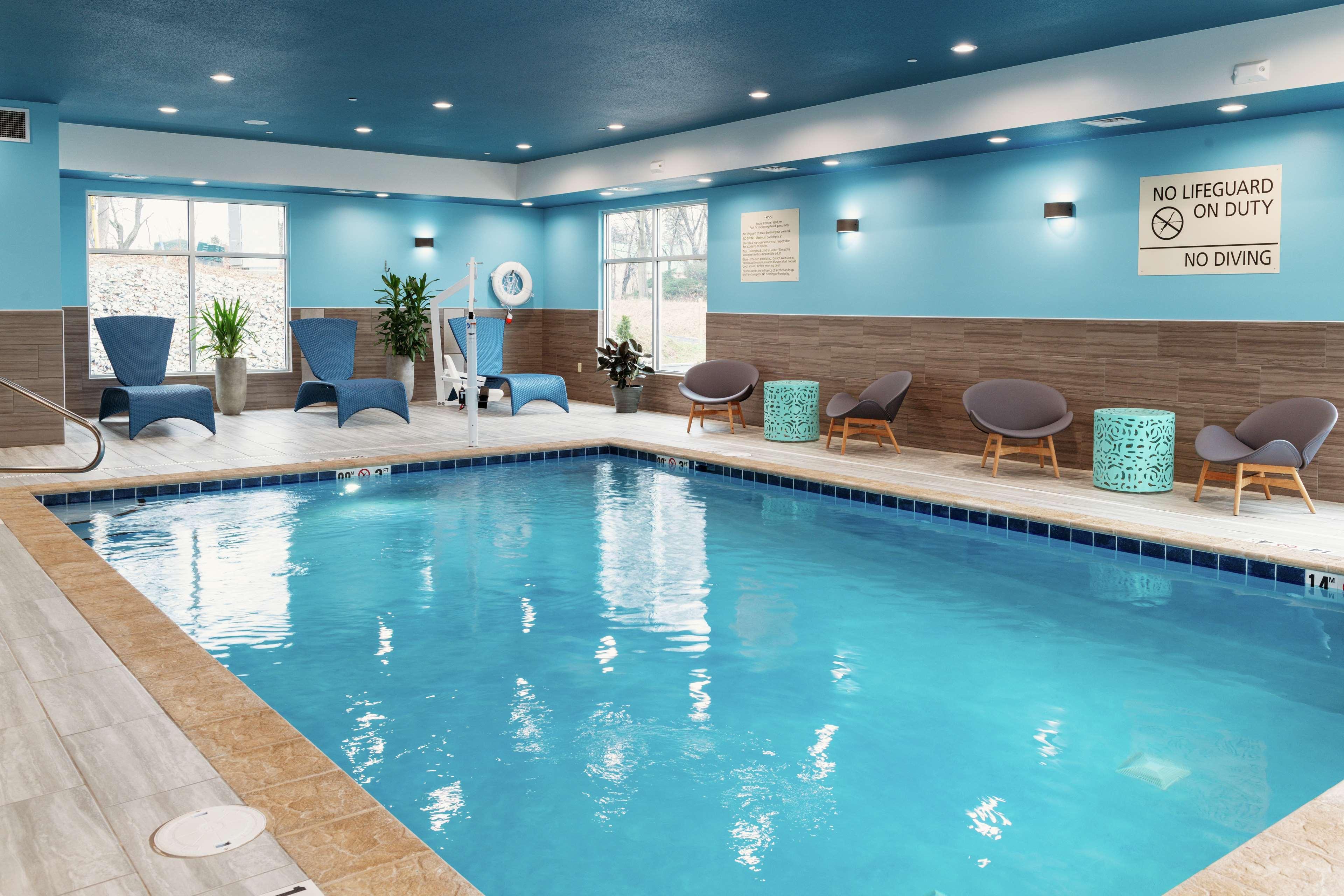 Hampton Inn & Suites Pittsburgh New Stanton Pa Экстерьер фото