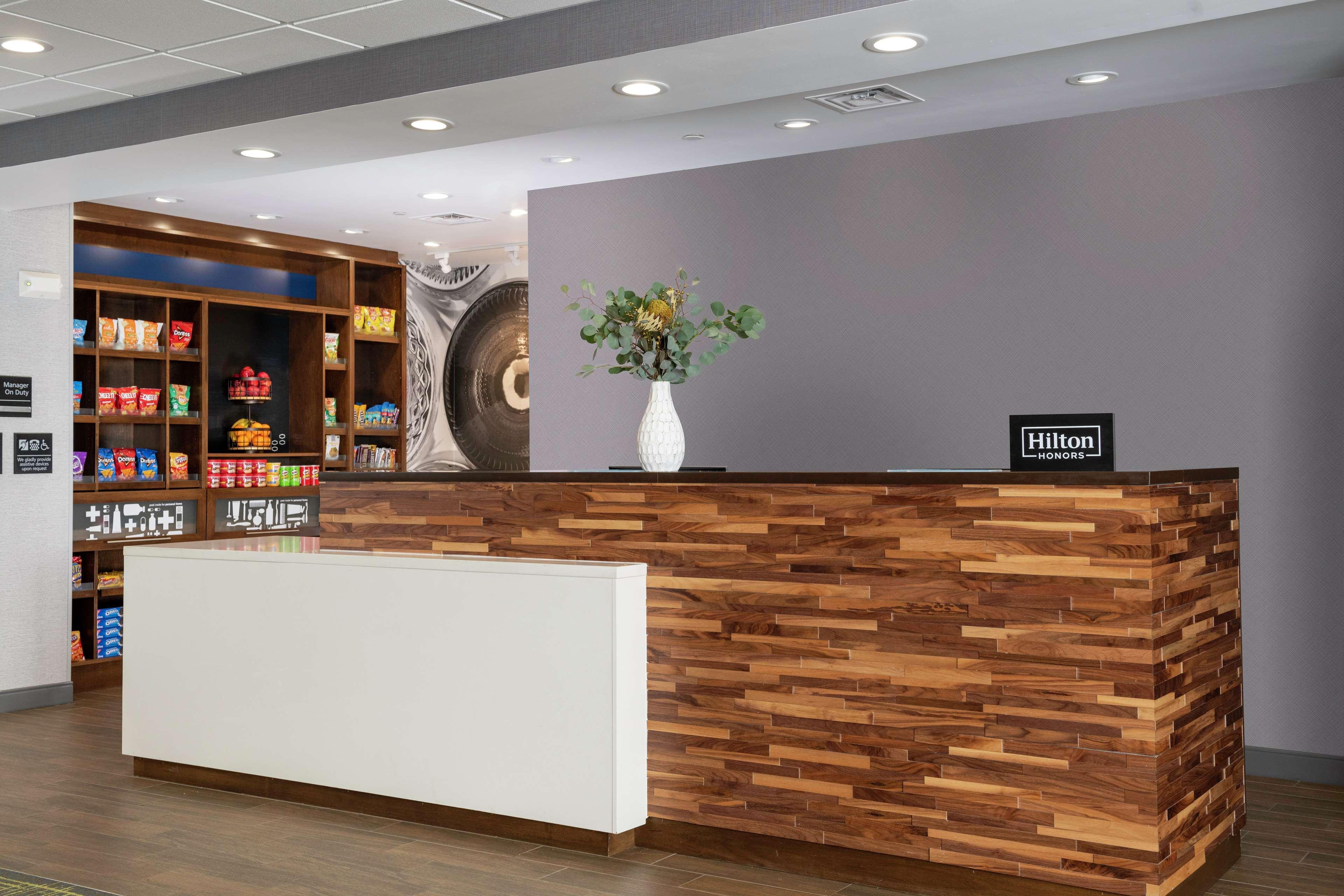 Hampton Inn & Suites Pittsburgh New Stanton Pa Экстерьер фото