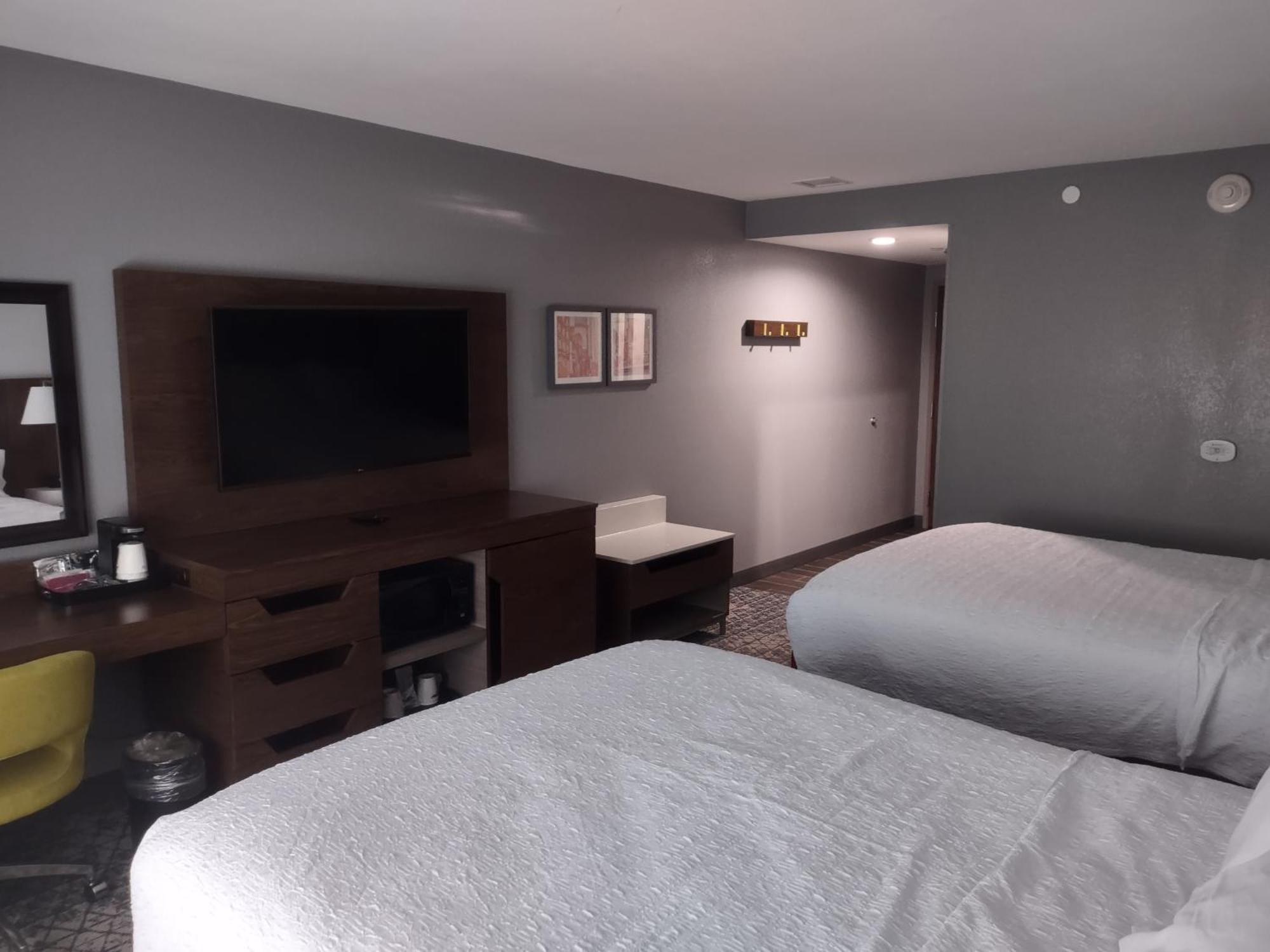 Hampton Inn & Suites Pittsburgh New Stanton Pa Экстерьер фото