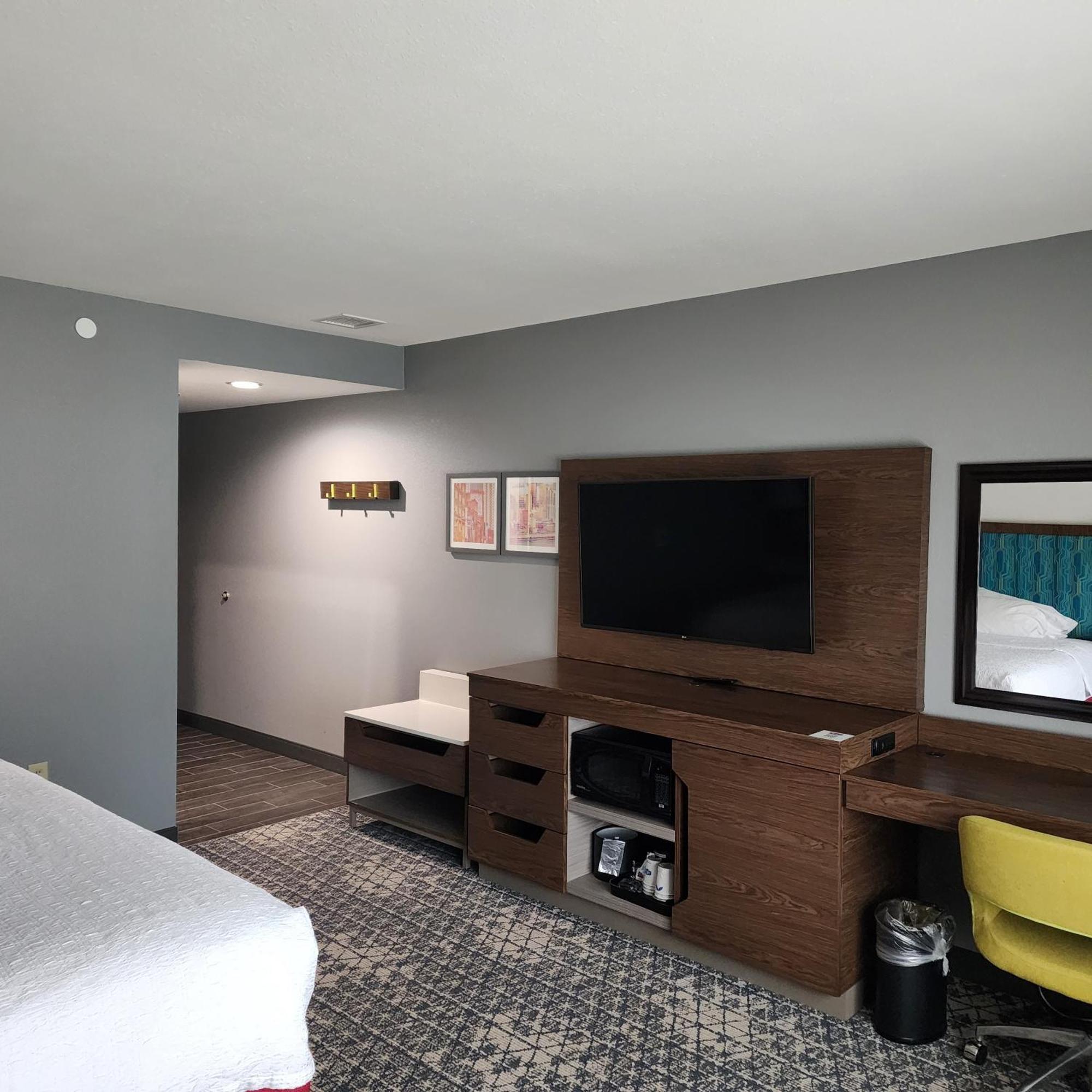 Hampton Inn & Suites Pittsburgh New Stanton Pa Экстерьер фото