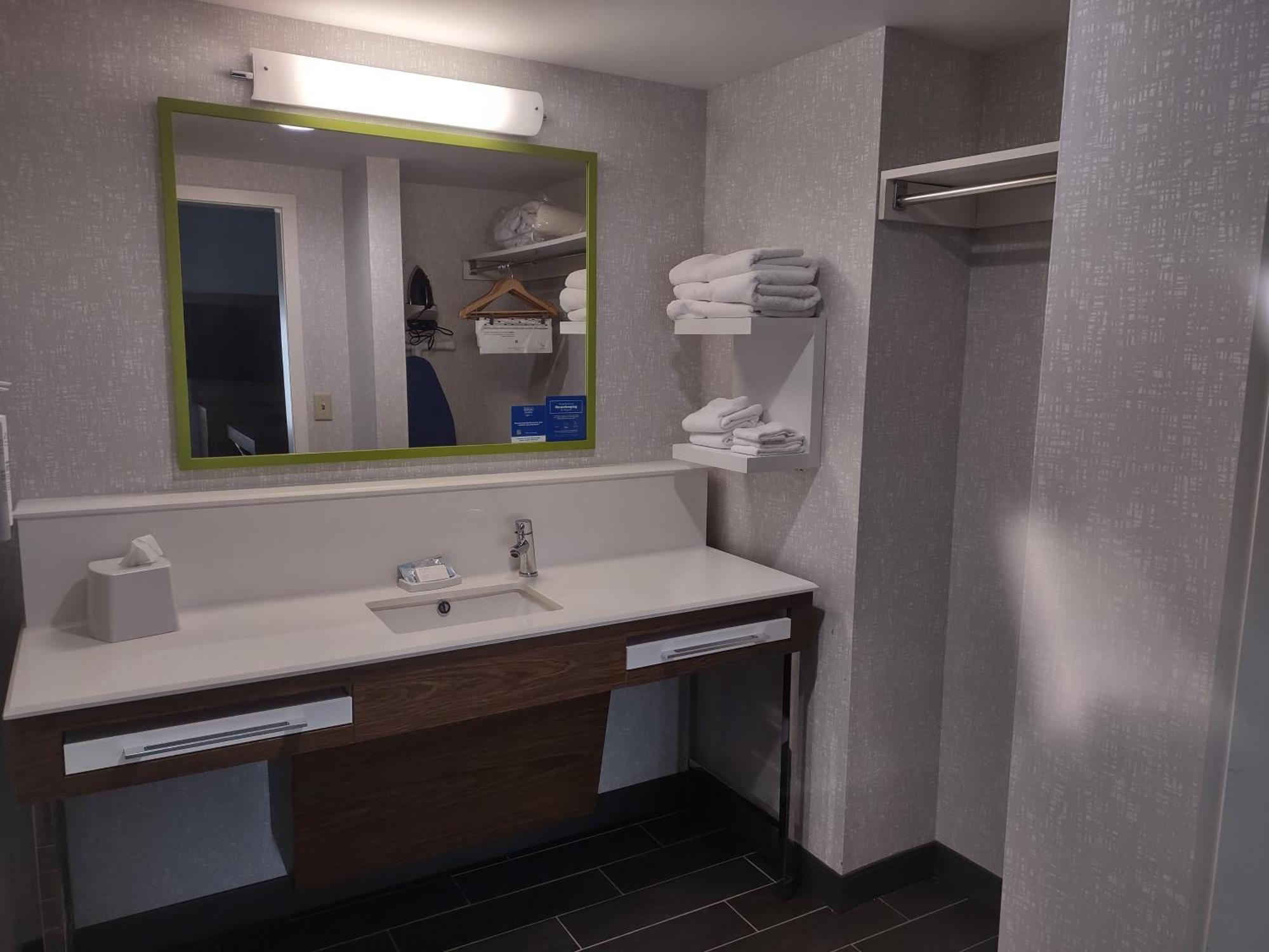 Hampton Inn & Suites Pittsburgh New Stanton Pa Экстерьер фото